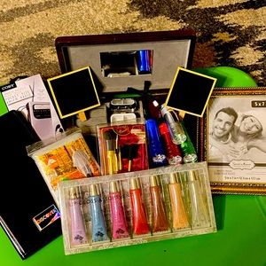 Miscellaneous female accessories